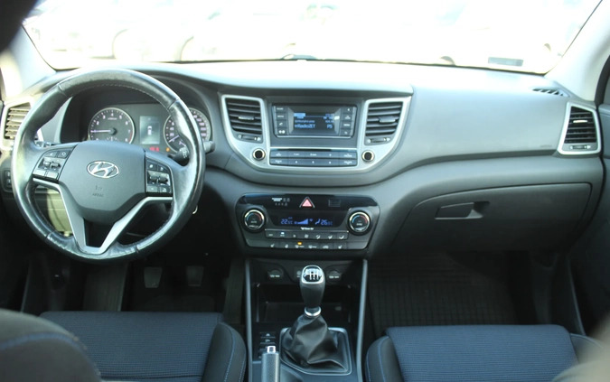 Hyundai Tucson cena 59500 przebieg: 152000, rok produkcji 2015 z Ostrowiec Świętokrzyski małe 211
